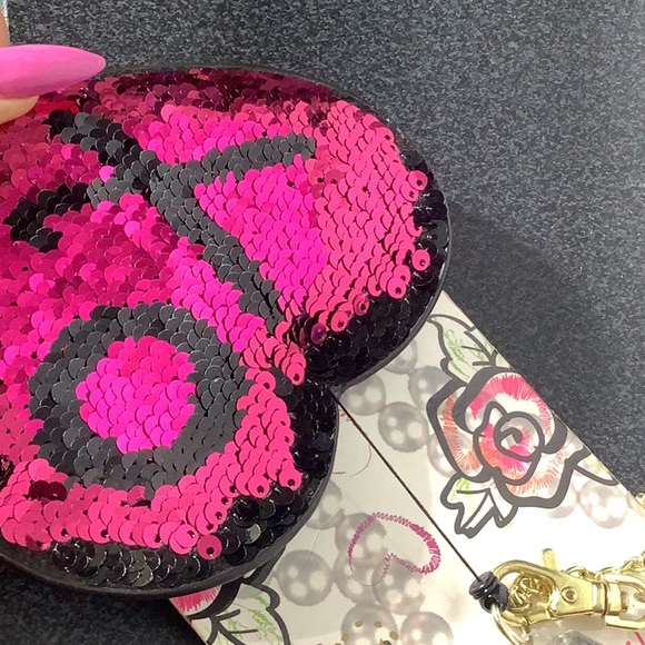 Betsey Johnson NEW - flip sequin retractable cord ID case - fuchsia black - Picture 5 of 9